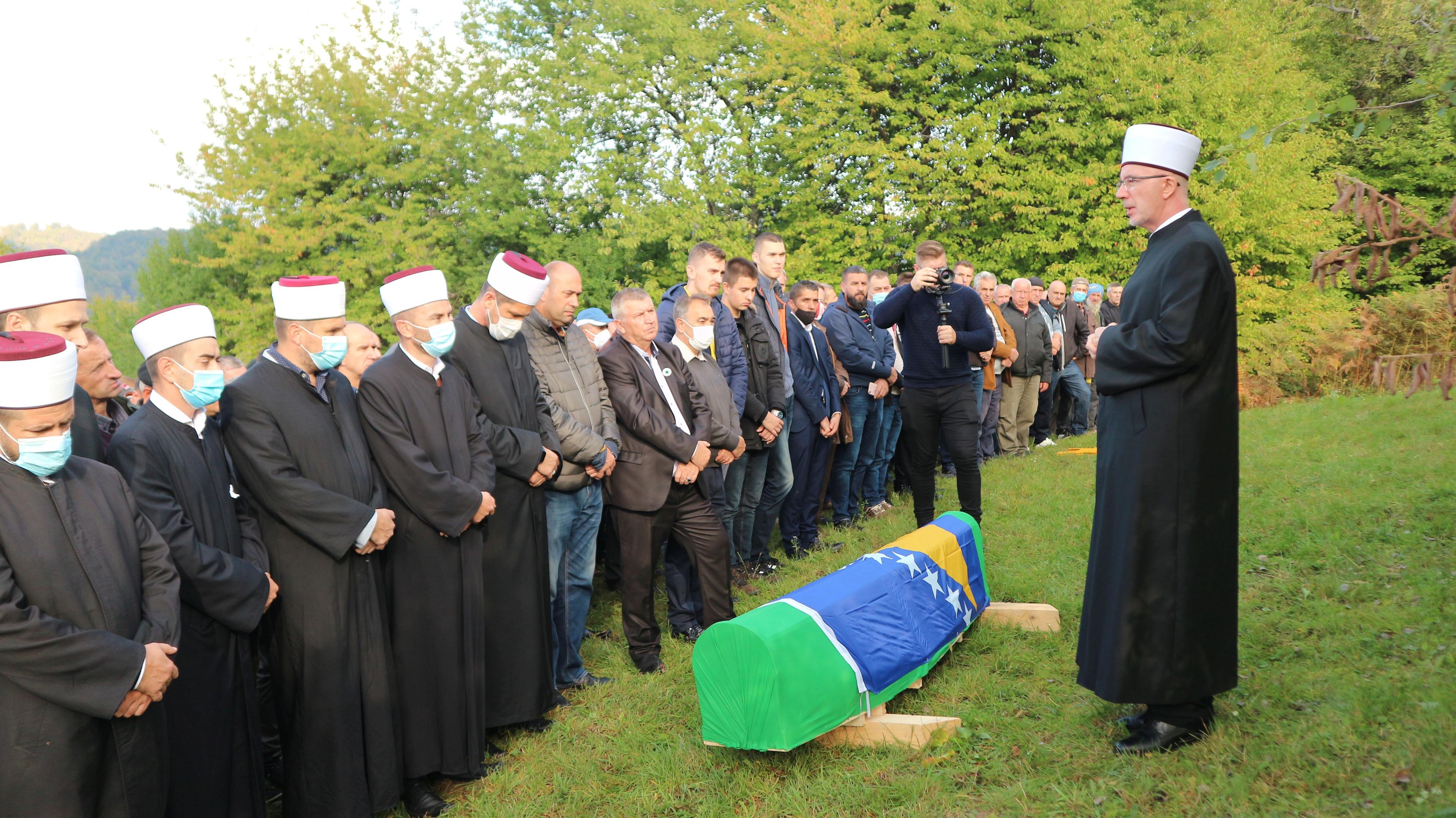 Dženazu je predvodio muftija tuzlanski Vahid ef. Fazlović - Avaz