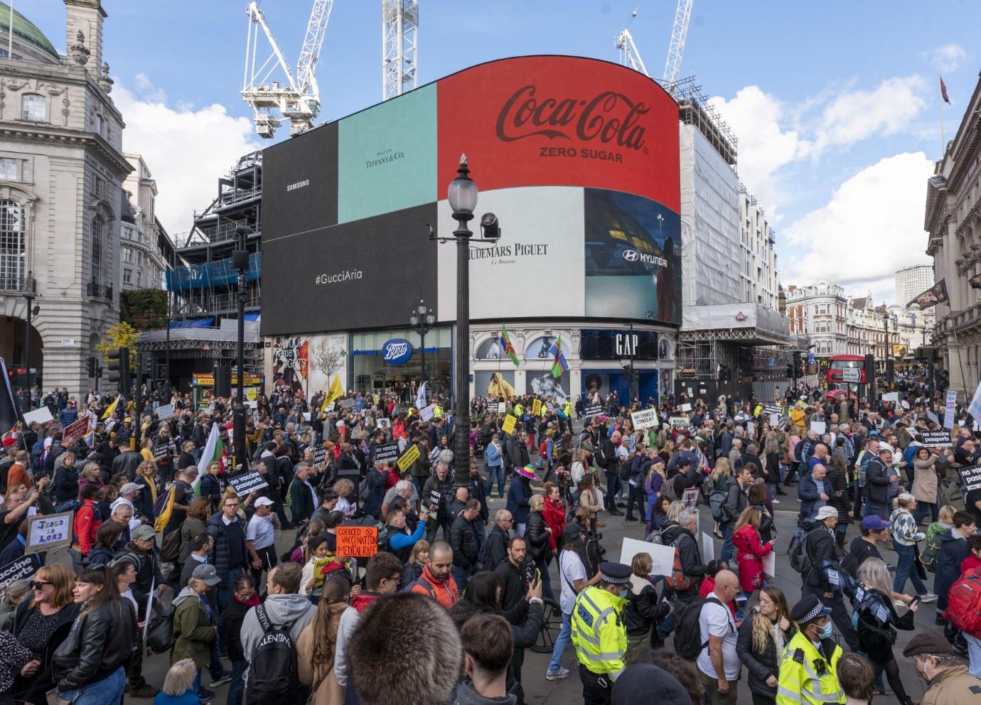 Protesti u Londonu protiv kovid pasoša i vankcinacije