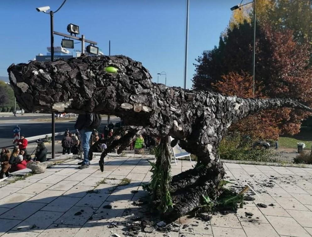 Raspadanje dinosaurusa od ćumura je zamišljeno projektom