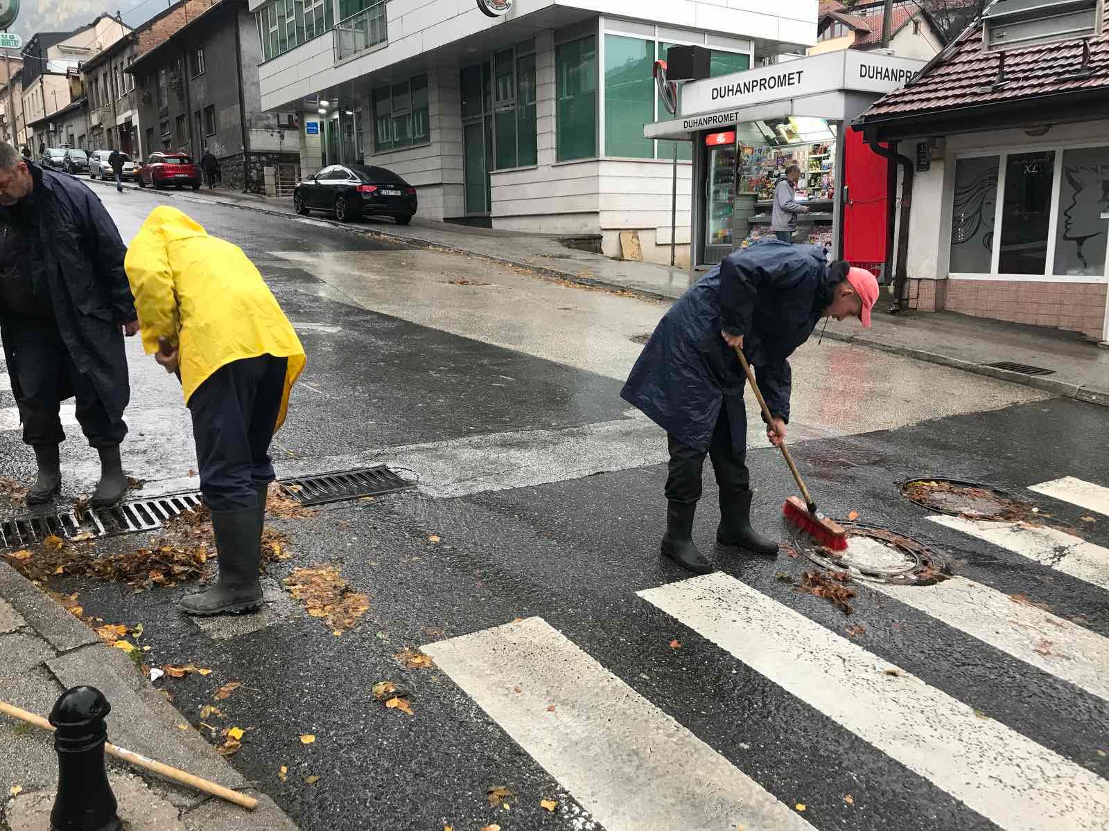 Načelnik sa uposlenicima proveo noć na terenu, spriječene veće poplave - Avaz