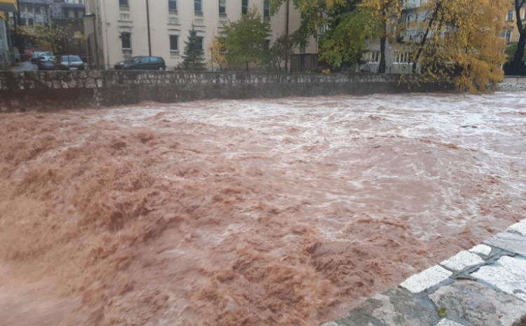 Velike padavine uzrokovale poplave u našoj državi - Avaz