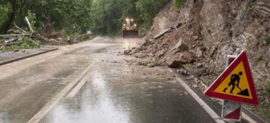 Stanje na putevima u BiH: I dalje obustavljen saobraćaj na putu Podgrab - Jahorina