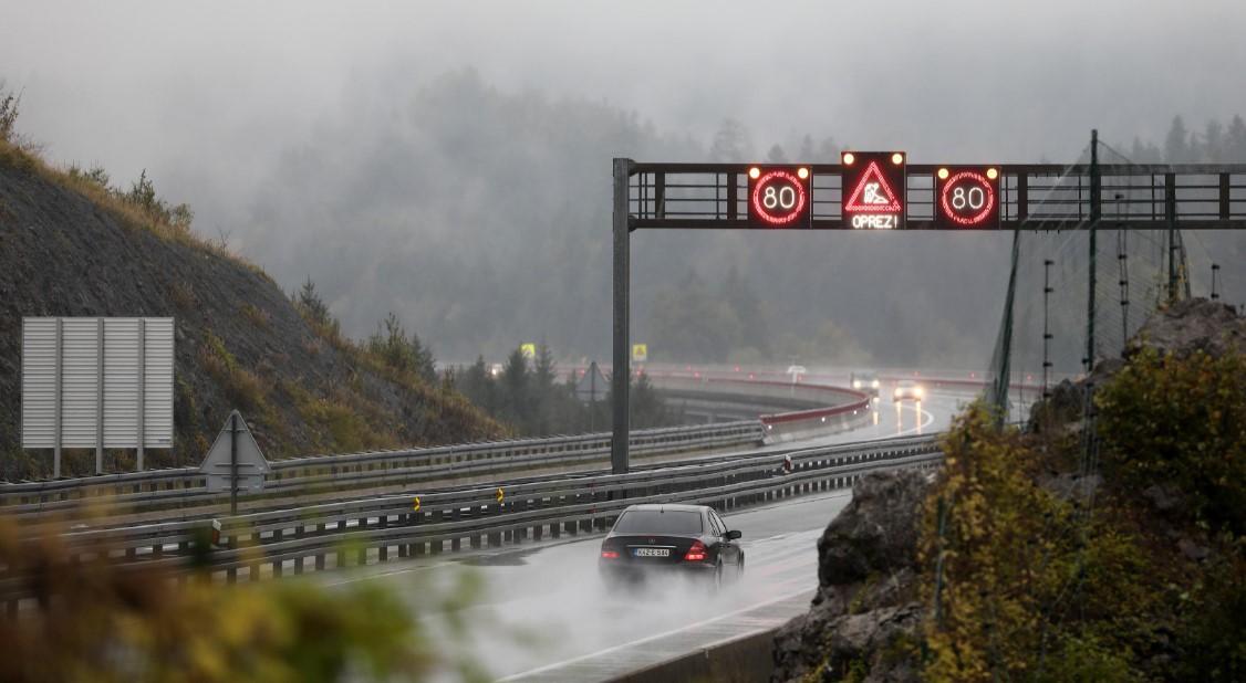 Magla smanjuje vidljivost, na mnogim putevima u toku radovi