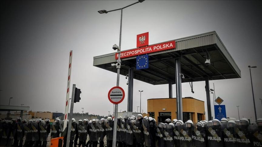 Polish forces increase security measures as they use water cannons and tear gas to disperse irregular migrants in the buffer zone between Belarus and Poland border on November 16, 2021 in Kuznica, Poland - Avaz