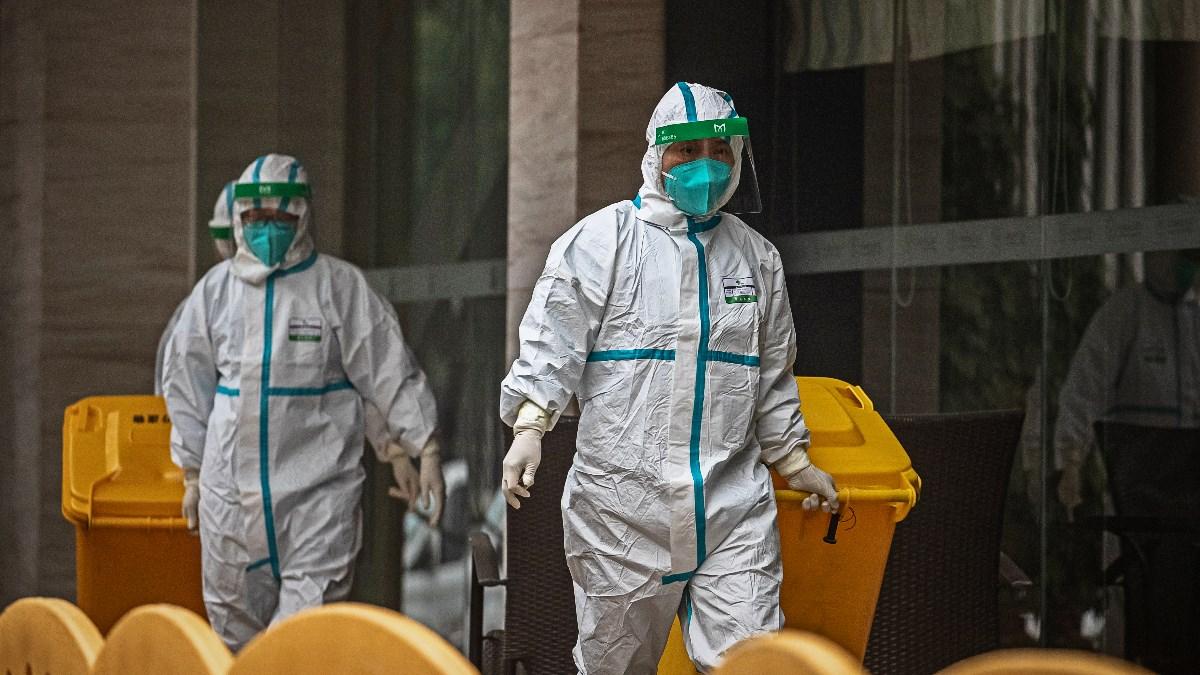 Do proljeća 2020. viši članovi Trumpove administracije gurali su narativ da je virus pobjegao s Instituta za virologiju u Wuhanu, koji ima kampus otprilike 13 kilometara udaljen od tržnice Huanan, preko puta rijeke Jangce - Avaz