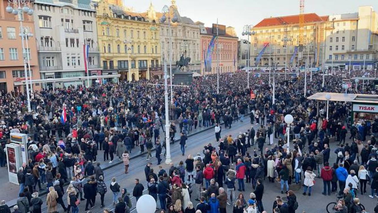 Fotografija s jučerašnjih protesta - Avaz