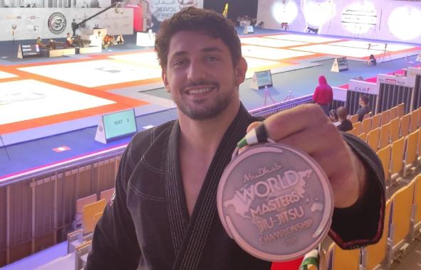 Mahir Zuka s medaljom - Avaz