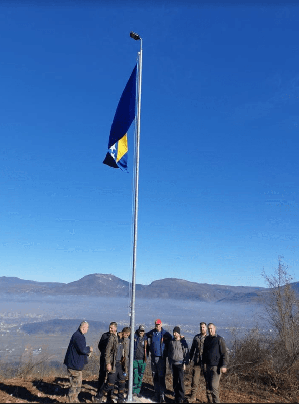 S brda Kik vihori se državna zastava