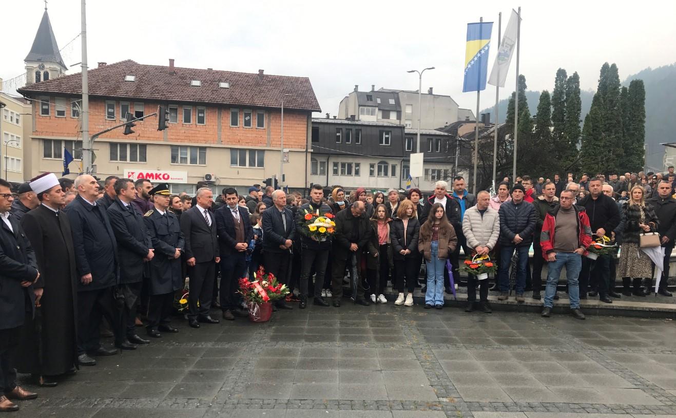 S obilježavnja na Centralnom spomen-obilježju na Trgu državnosti Alija Izetbegović - Avaz