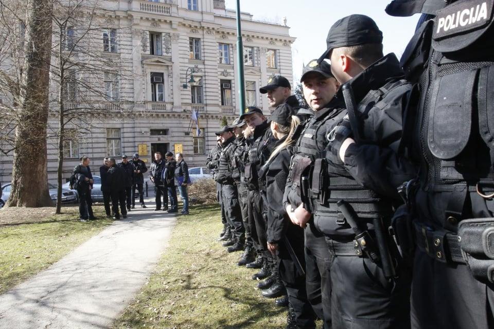 Sutra u Sarajevu protestuju prosvjetari, policajci, komunalci…