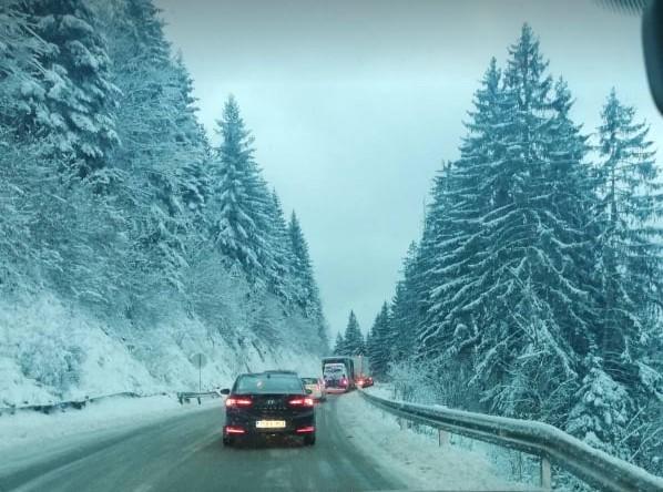 Put kod Nišića nije prohodan za teretna vozila: Čeka se mašina za čišćenje snijega