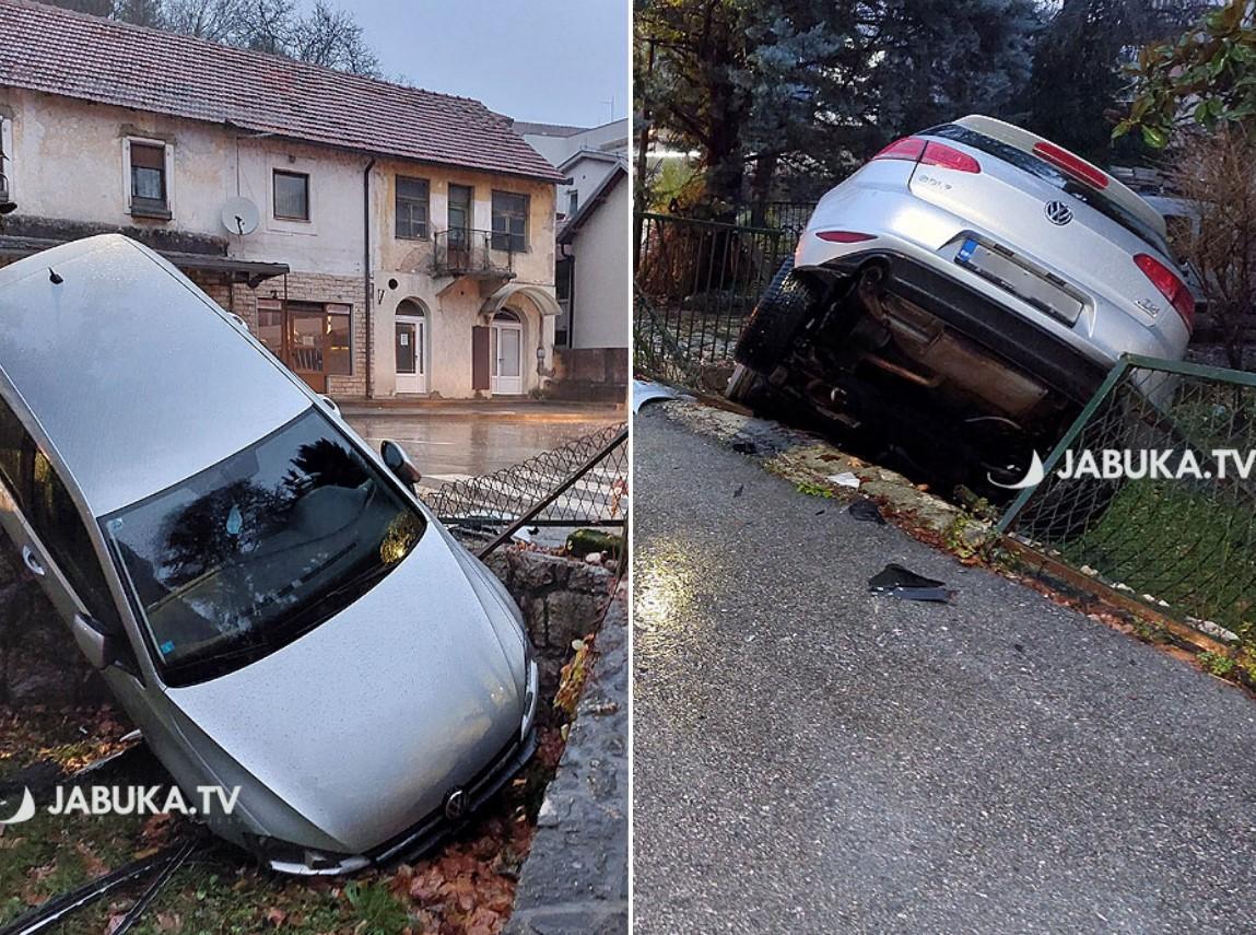 Saobraćajna nesreća u Širokom Brijegu, automobil završio u dvorištu porodične kuće