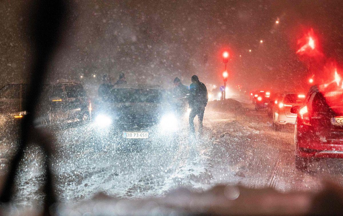 Kupci prenoćili u prodavnici namještaja zbog snježne oluje