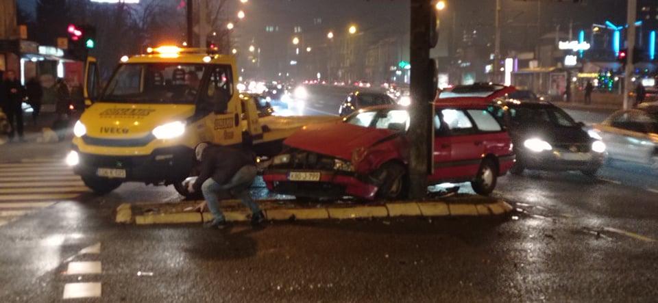 Saobraćajna nesreća na Dolac Malti: Automobilom udario u stub javne rasvjete