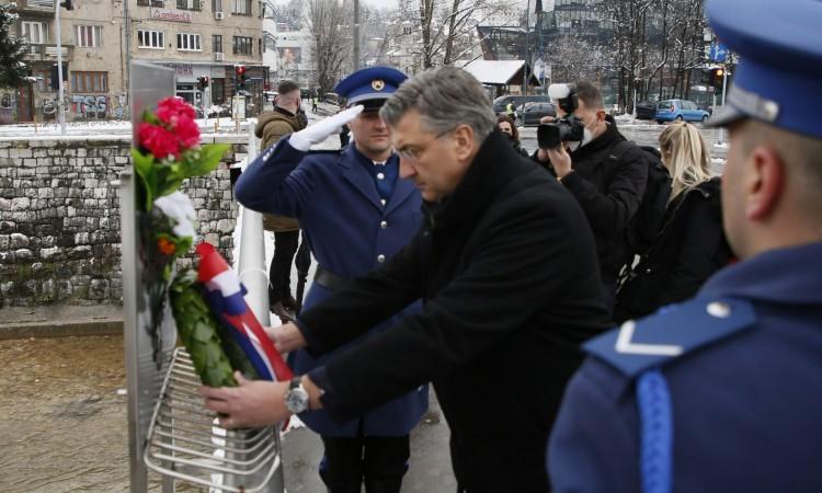 Plenković položio vijenac - Avaz