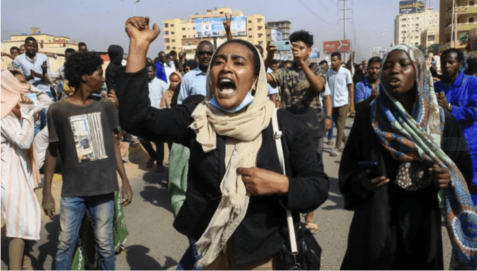 Hiljade pristalica opozicije na protestima u Sudanu: Haos u Kartumu, ispaljen i suzavac