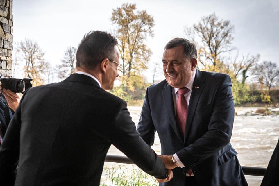 Piter Sijarto i Milorad Dodik - Avaz