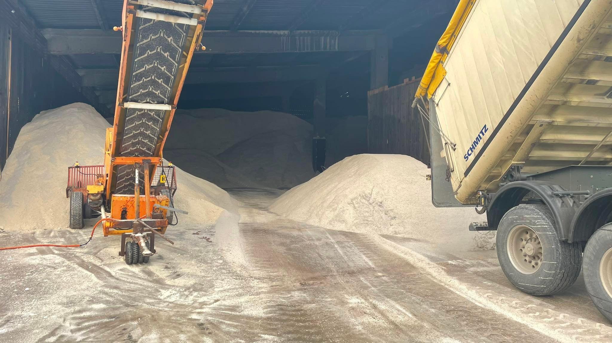 Zimska služba ima dovoljno soli i posipnog materijala