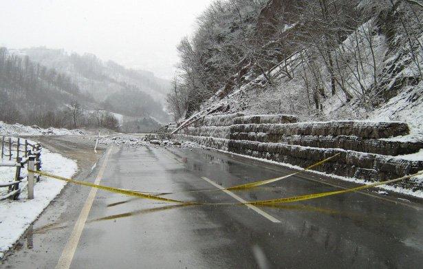 Vozači, oprez: Zbog temperatura povećana opasnost od odrona na puteve