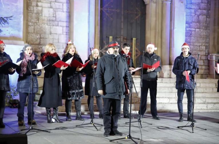 Ispred Katedrale Srce Isusovo upriličeno muzičko veče - Avaz