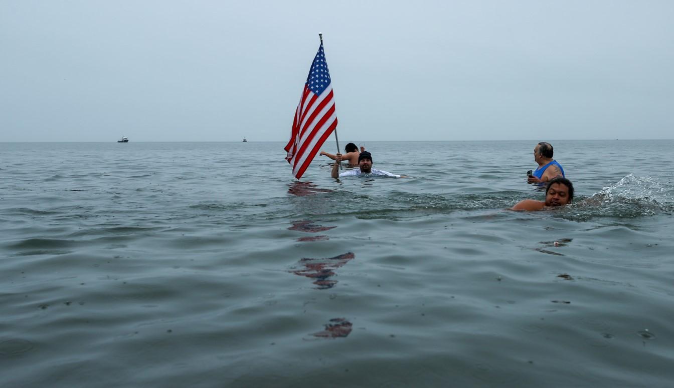 Ovo je bilo 119. poniranje polarnih medvjeda na Coney Islandu - Avaz