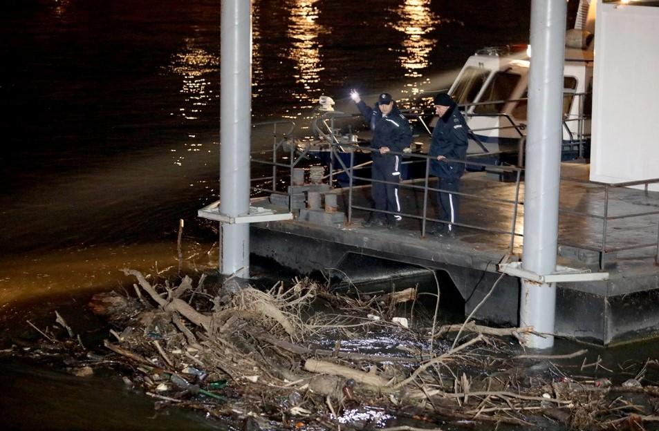 Policija pretražuje rijeku - Avaz