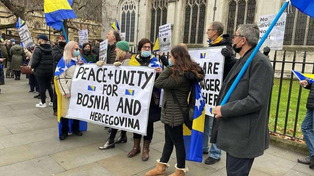 U znak podrške Bosni i Hercegovini održani mirni protesti u Londonu