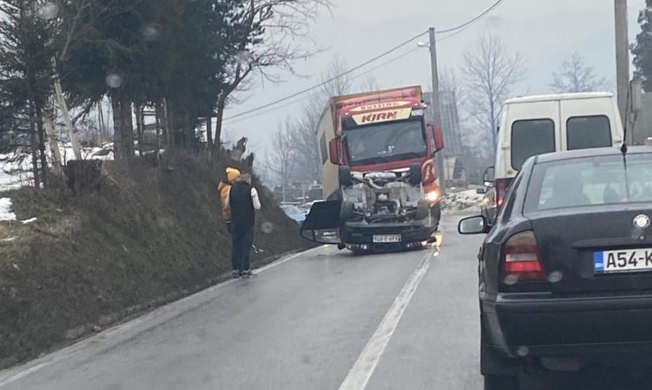 U Vitezu automobil završio na krovu