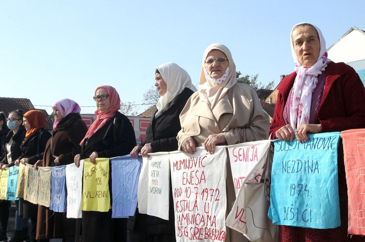 Poruka majki Srebrenice sa skupa u Tuzli: Političari moraju poštovati glasove svih žrtava