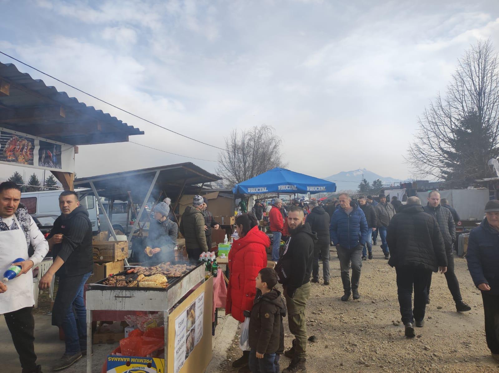 "Avaz" na licu mjesta: Autopijaca na Stupu ponovo u punom pogonu, bunda za 50 KM "original"