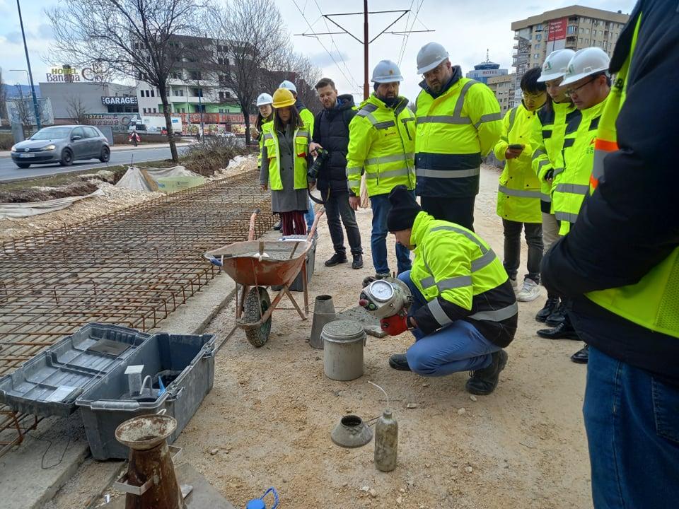 Radovi neće biti obustavljeni, betonira se pruga - Avaz