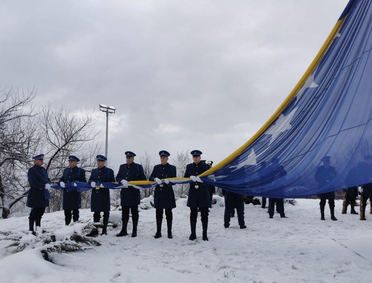 Podizanjem zastave na Humu počelo obilježavanje Dana nezavisnosti BiH