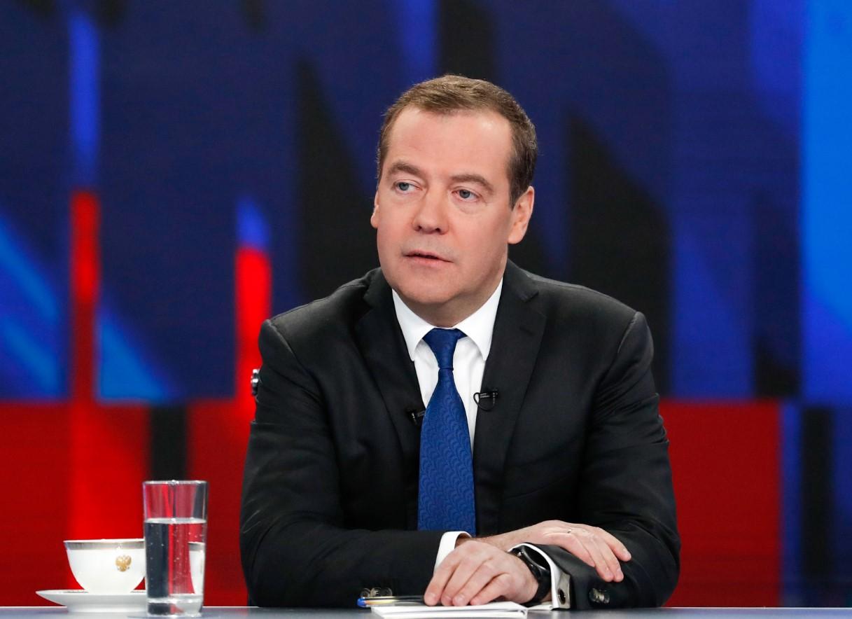Medvedev prijeti Francuzima: Ne zaboravite da su se ekonomski ratovi često pretvarali u prave!