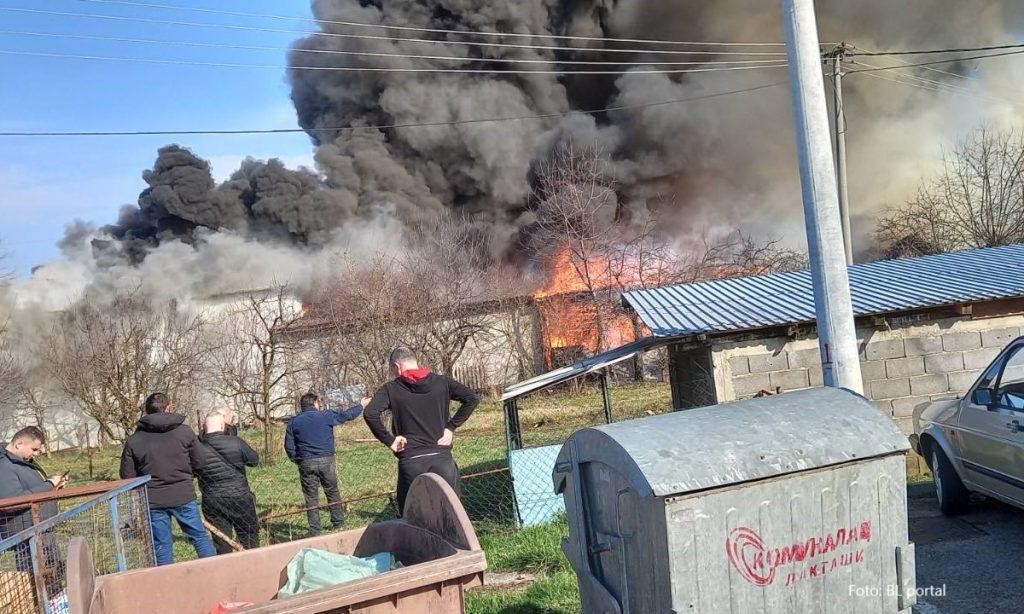 Vatrena stihija progutala fabriku - Avaz