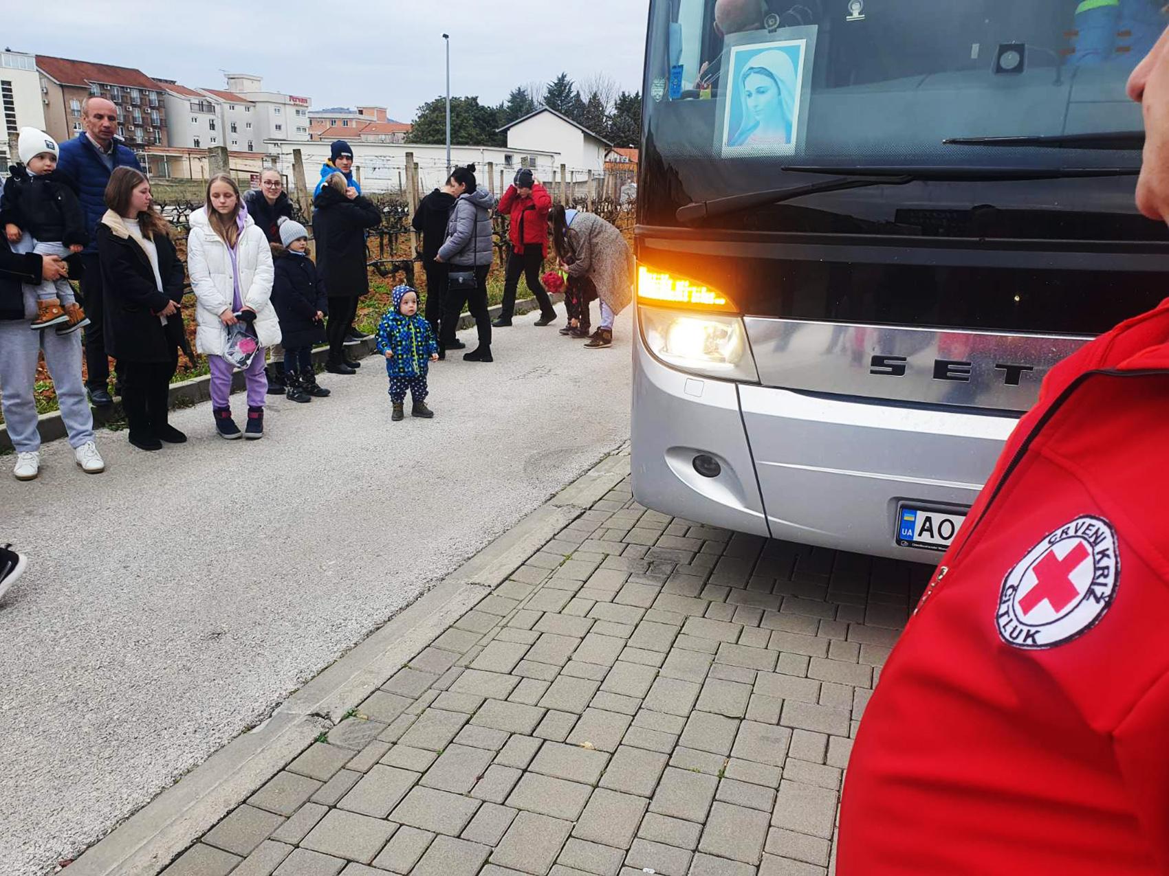 "Avaz" na licu mjesta: Žene i djeca autobusima pristižu u Međugorje