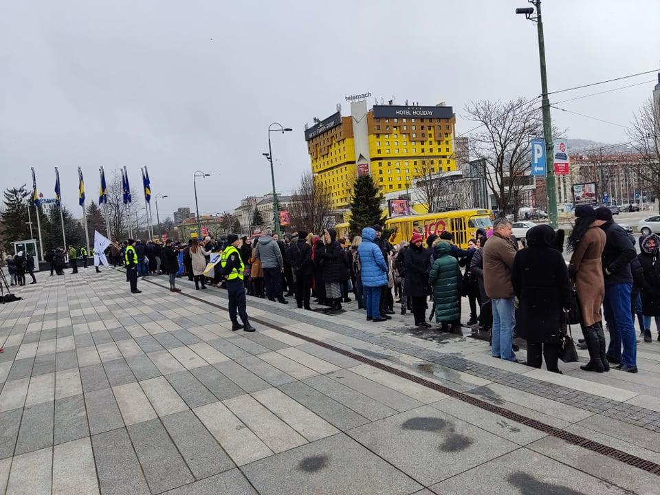 Održani protesti državnih službenika - Avaz