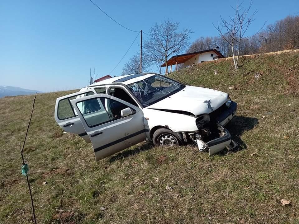 Slupan Golf 3  ostavljen u  Brijesnici Maloj - Avaz