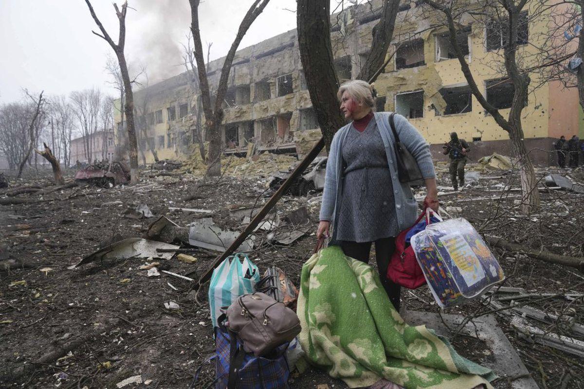 Oko 20.000 ljudi evakuirano iz ukrajinskog opkoljenog Mariupolja