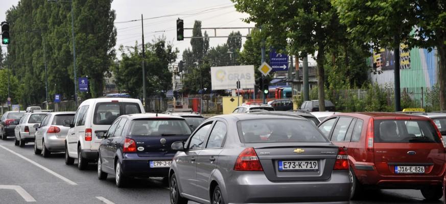 Vozači se savjetuju da, bez obzira na vremenske i saobraćajne uslove, voze maksimalno oprezno - Avaz