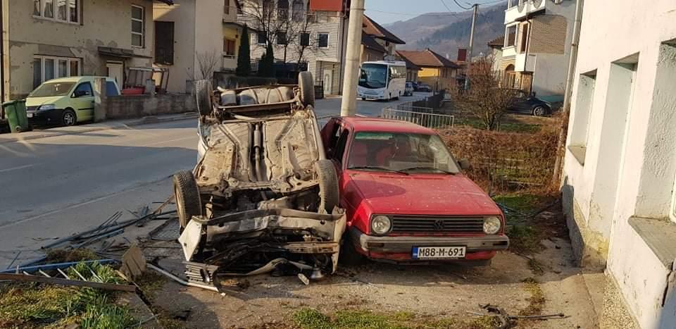 Automobil završio na krovu, povrijeđena jedna osoba