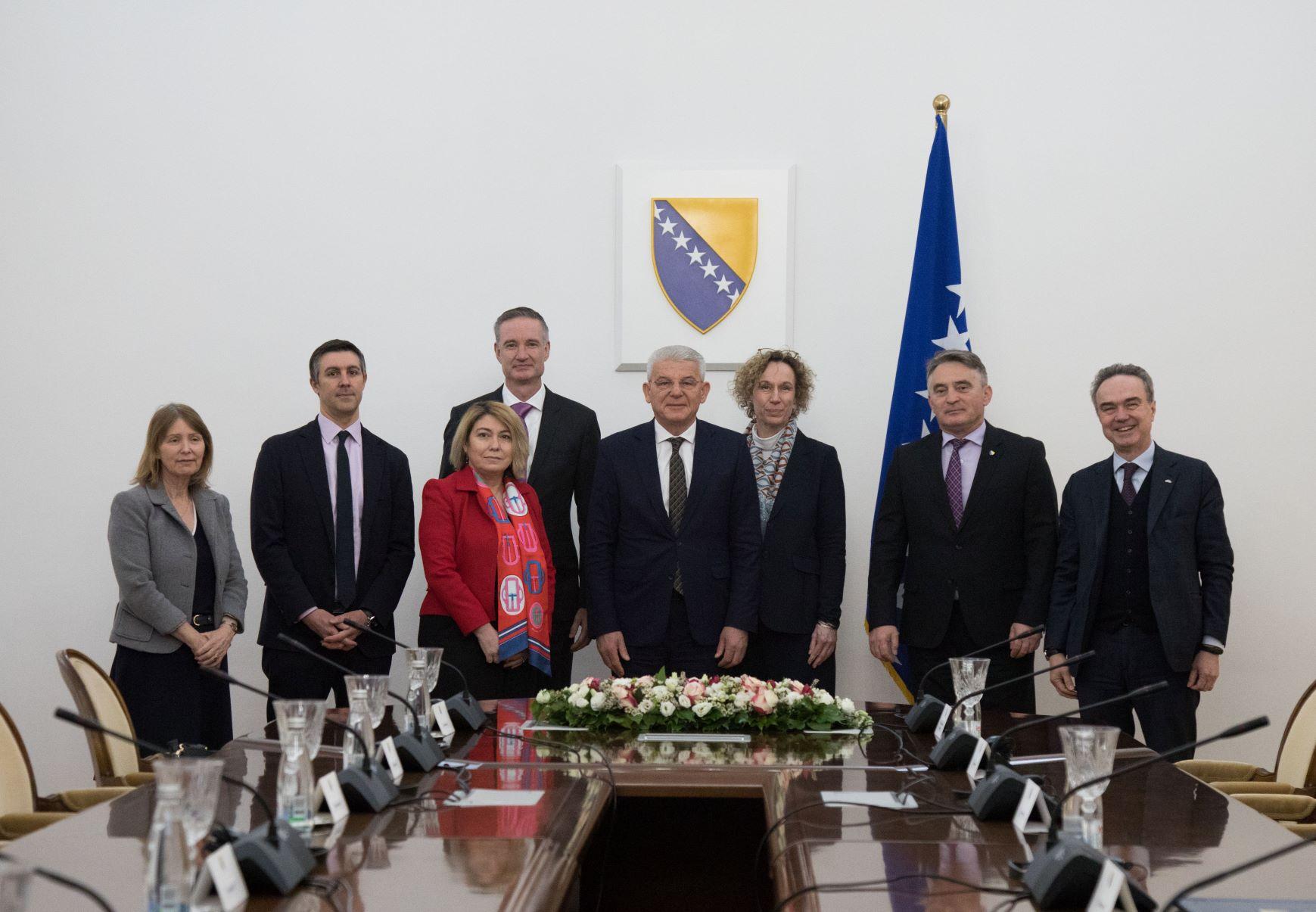 Šefik Džaferović i Željko Komšić primili šefove stalnih misija Francuske, Njemačke, Italije, Velike Britanije i SAD-a u OSCE-u