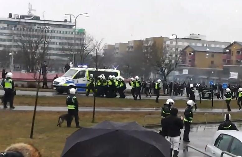 Policija na terenu - Avaz