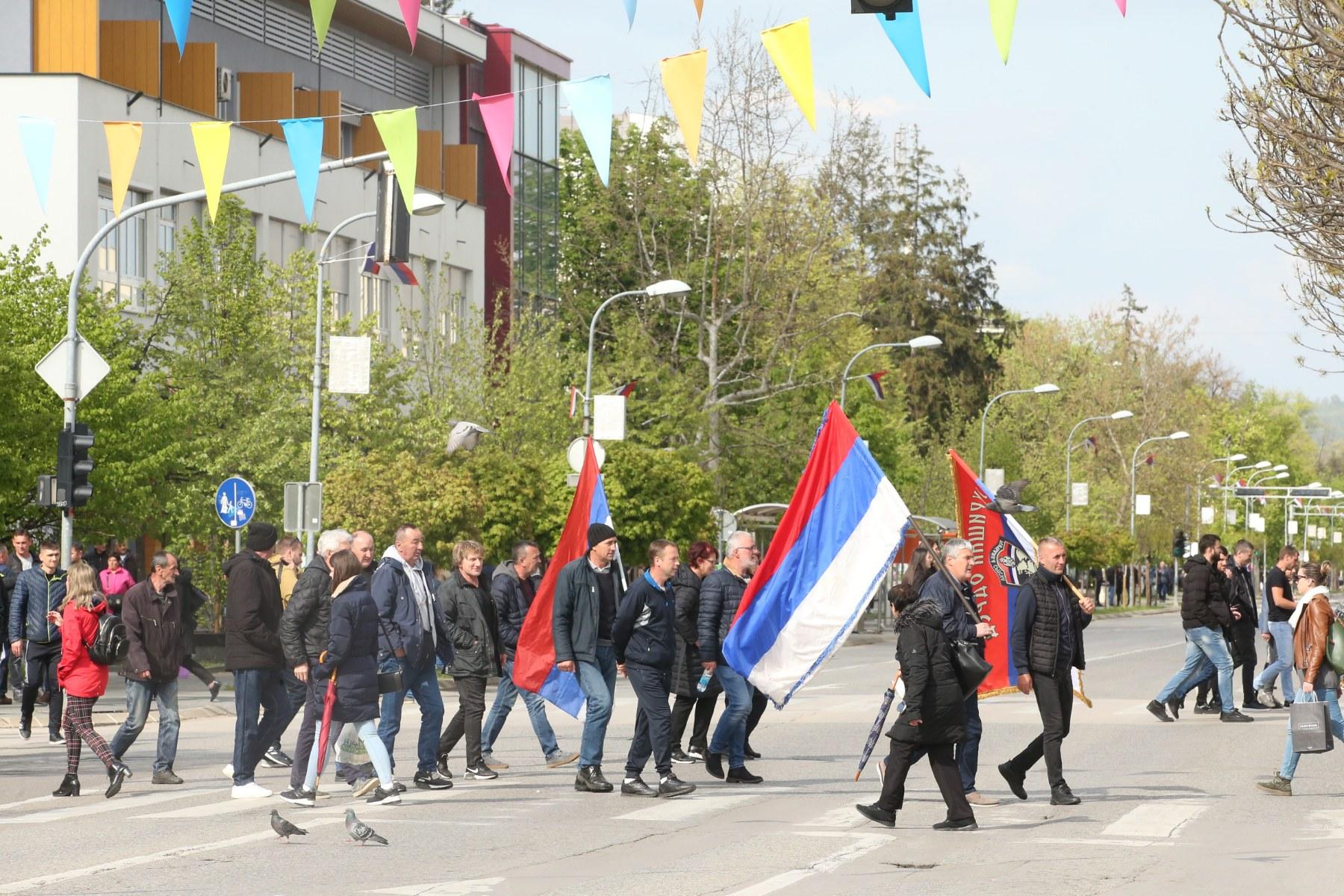 Skup "Sloboda" u Banjoj Luci: Velike gužve na ulazima u grad, učesnici počeli pristizati