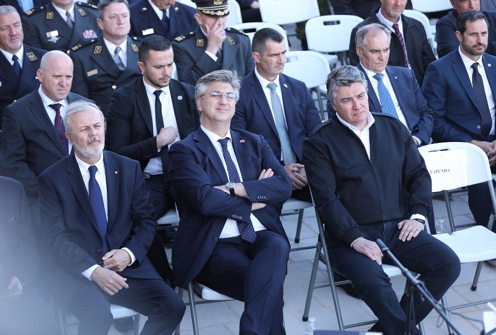 Milanović i Plenković na Klisu pjevali Thompsonovu pjesmu "Herceg-Bosno, srce ponosno"