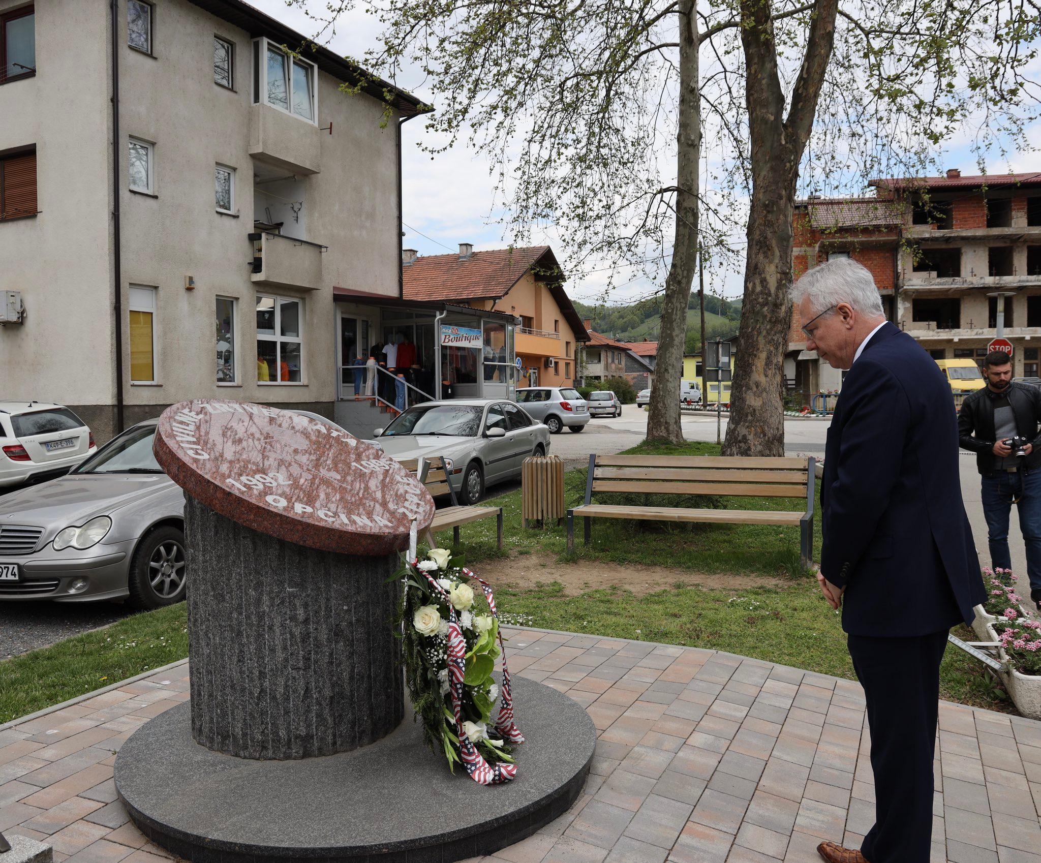 Ambasador Marfi u Žepču: U ime američkog naroda smo odali počast svim civilnim žrtvama rata