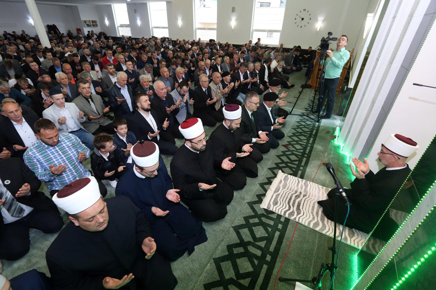 Bajram-namaz u Tuzli: Važnosti suživota, mira i dobrote