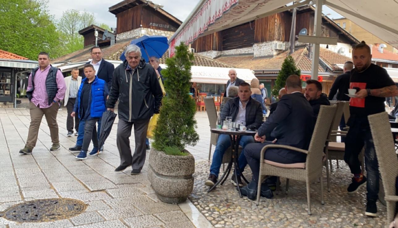 Na ulicama grada je svečano - Avaz