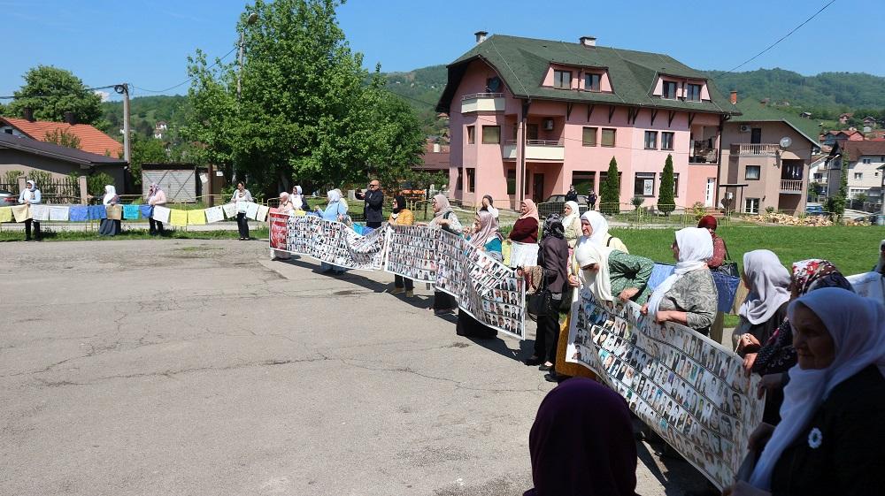 Sa jučerašnjeg okupljanja u Bratuncu - Avaz