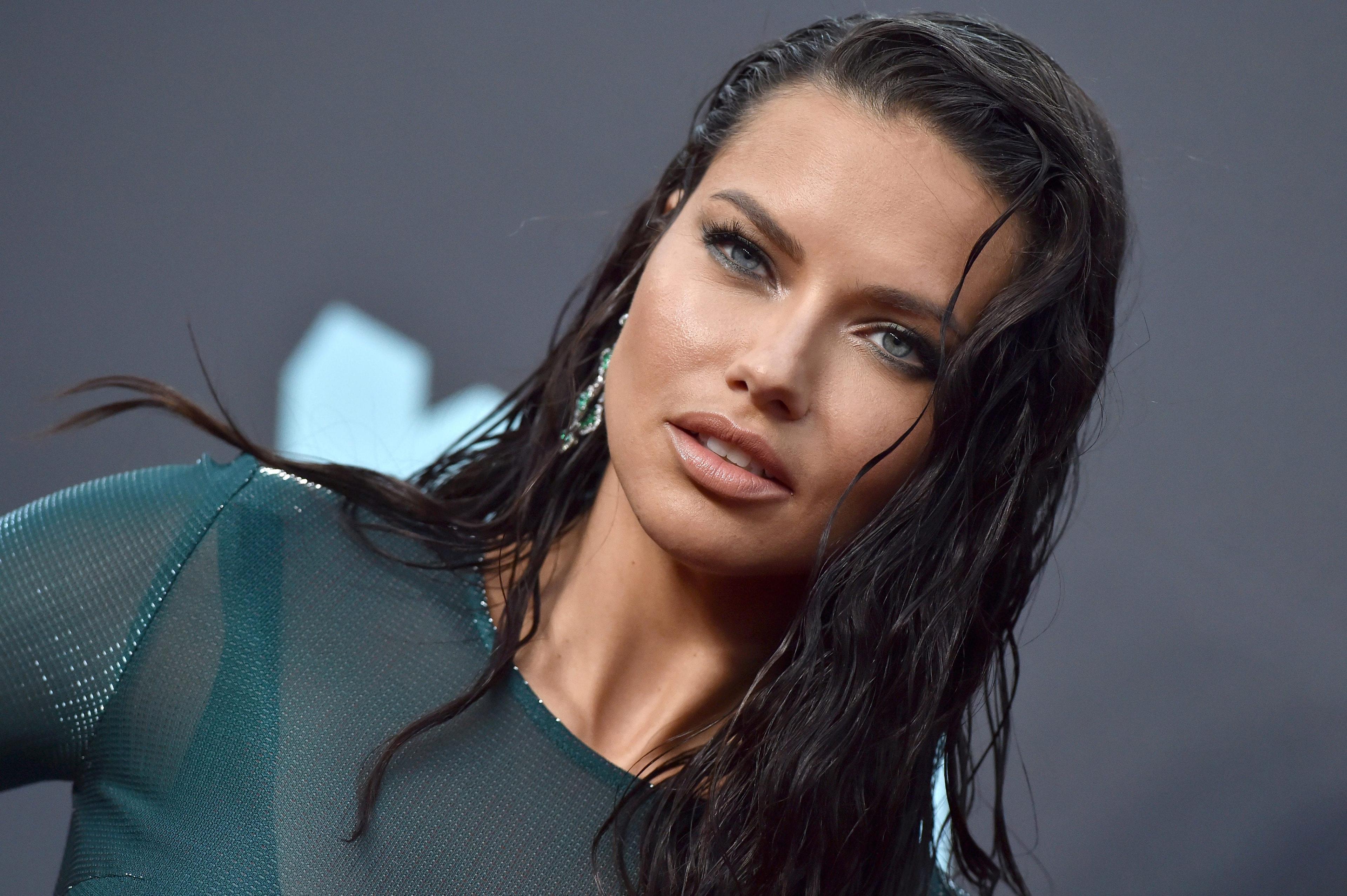 Adriana Lima otkrila svoj trik za sjajnu i njegovanu kosu