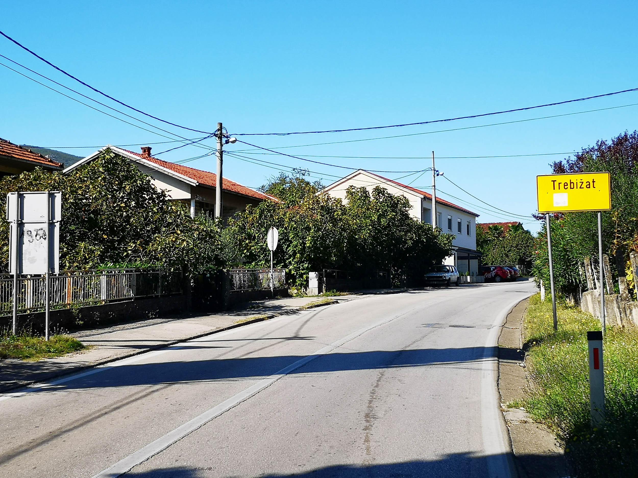 Ante pucao iz lovačke puške, pa komšiji zapalio Golf, policija ga pijanog odvela u stanicu